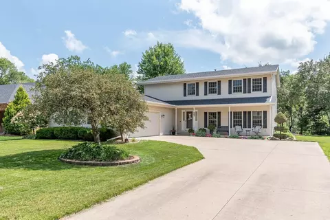 1030 Oak Terrace Dr, North Mankato, MN 56003