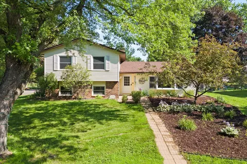 8304 69th St S, Cottage Grove, MN 55016