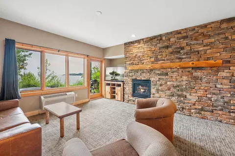 1412 Apt 5-102a Burlington Rd #5-102, Two Harbors, MN 55616