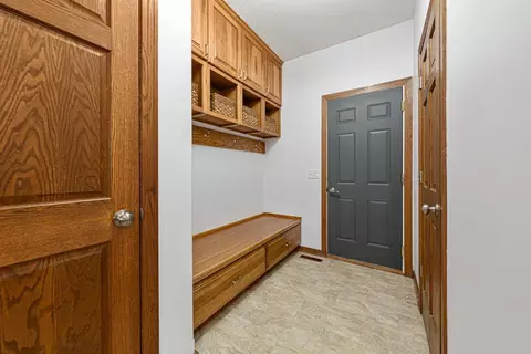 Entry Way - 1900 Hiersche Rd, Faribault, MN 55021 photo 3 of 3