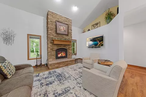 Living - 1900 Hiersche Rd, Faribault, MN 55021 photo 2 of 4