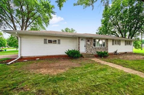 715 E 84th St, Bloomington, MN 55420