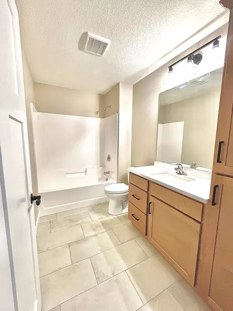 Bath - 602 9th St, Wanamingo, MN 55983 photo 1 of 2