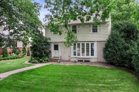 2129 Kenwood Pkwy, Minneapolis, MN 55405