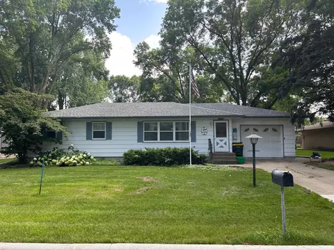 1463 Grace Ave SW, Willmar, MN 56201