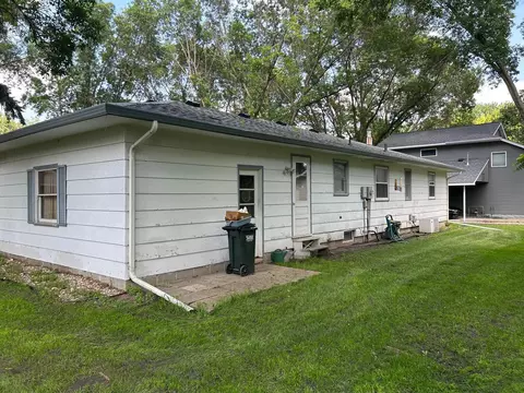 1463 Grace Ave SW, Willmar, MN 56201 photo 4