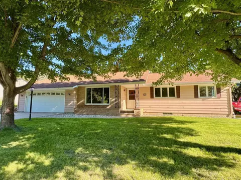219 E Hollett St, Tracy, MN 56175