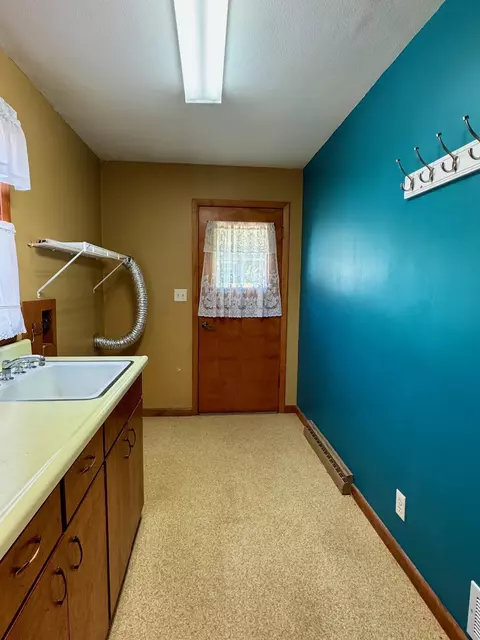 219 E Hollett St, Tracy, MN 56175 photo 3