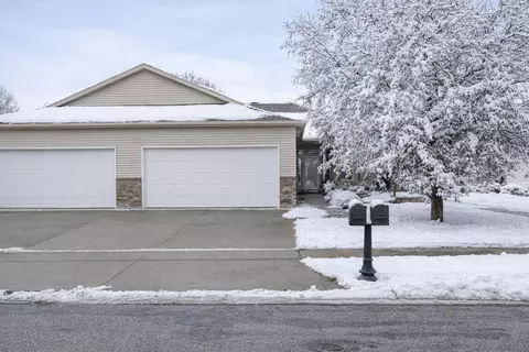 326 44th Ave S, Moorhead, MN 56560