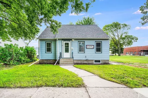 906 N Prairie Ave, Fairmont, MN 56031