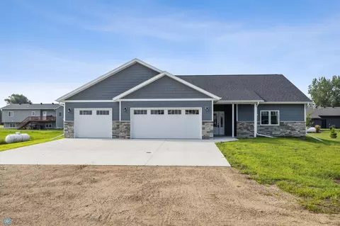 305 Prairie Dr N, Hankinson, ND 58041