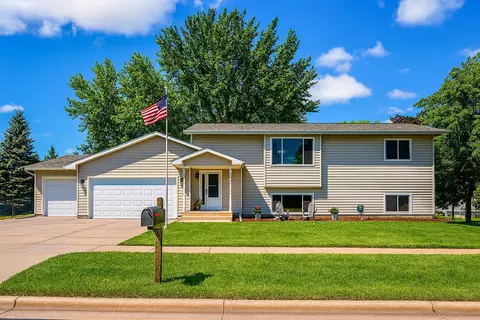 902 11th St W, Hastings, MN 55033
