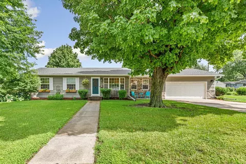 1118 Home Pl, Faribault, MN 55021