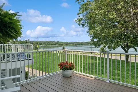 1601 W Wayzata Blvd #G, Long Lake, MN 55356