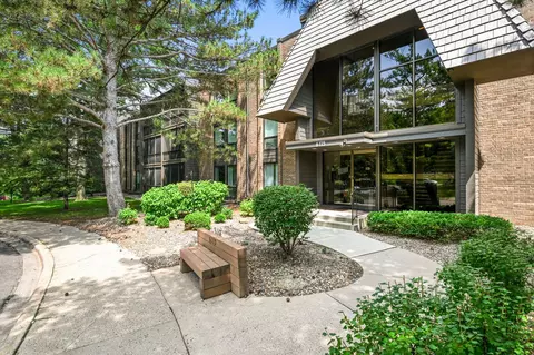 6115 Lincoln Dr #149, Edina, MN 55436