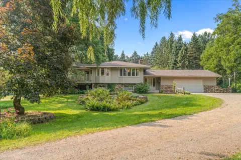 1554 Holly Dr E, Lino Lakes, MN 55038