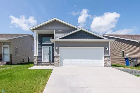 4533 18th St S, Moorhead, MN 56560