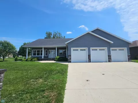 1972 Woodland Dr, Wahpeton, ND 58075