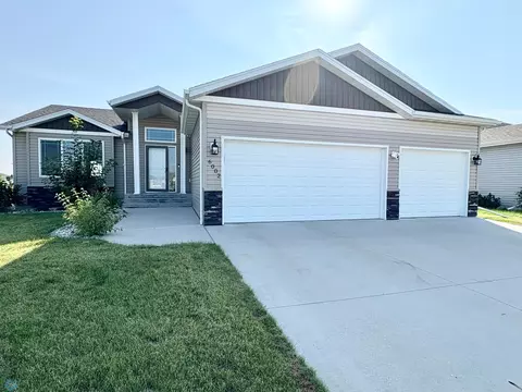6002 66th St S, Fargo, ND 58104