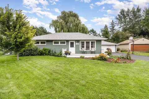 2590 Charlotte St, Roseville, MN 55113