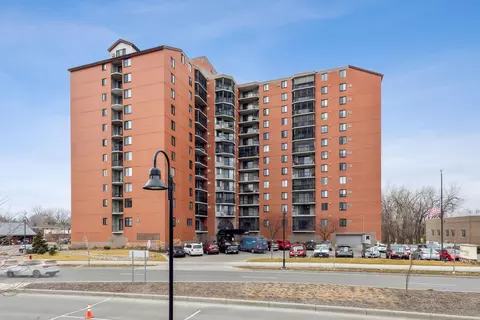 6500 Woodlake Dr #105, Richfield, MN 55423
