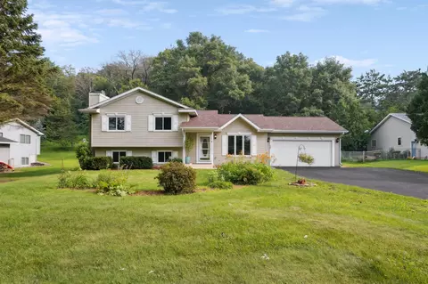 90 W Wood Ridge Dr, River Falls, WI 54022