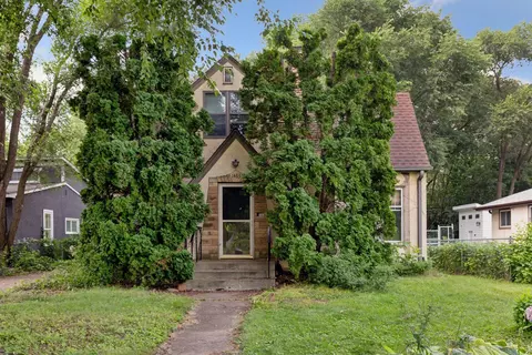 1463 Mcafee St, Saint Paul, MN 55106