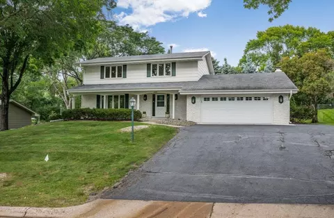 6809 Paiute Dr, Edina, MN 55439