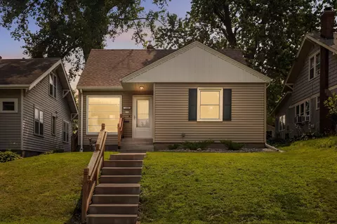 1466 Osceola Ave, Saint Paul, MN 55105