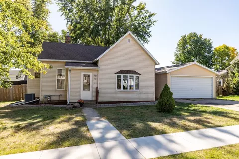 405 4th St SW, Pine Island, MN 55963