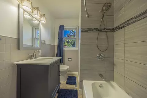 Bath - 1204 Trott Ave SE, Willmar, MN 56201 photo 3 of 3