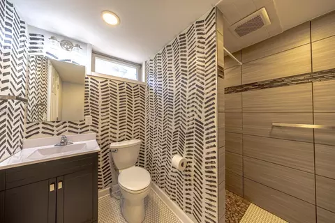 Bath - 1204 Trott Ave SE, Willmar, MN 56201 photo 1 of 3