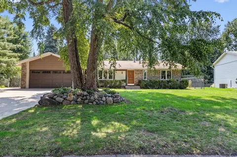 7060 145th St W, Apple Valley, MN 55124