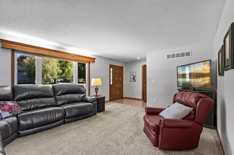 330 8th St SE, Freeport, MN 56331 photo 3