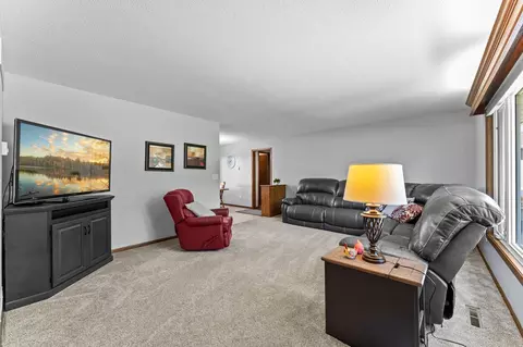 330 8th St SE, Freeport, MN 56331 photo 4