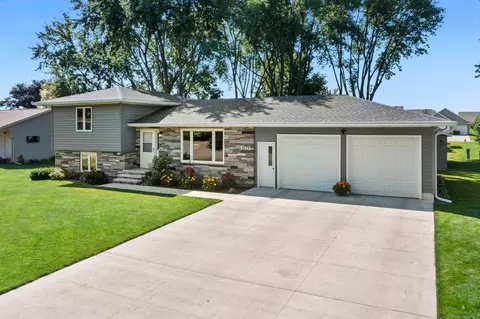 330 8th St SE, Freeport, MN 56331