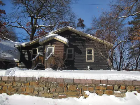 5261 Twin Lake Blvd E, Brooklyn Center, MN 55429