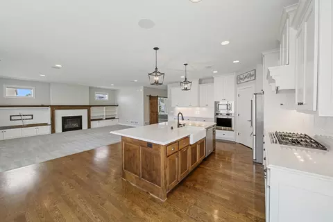 7911 Shadyview Ln N, Maple Grove, MN 55311
