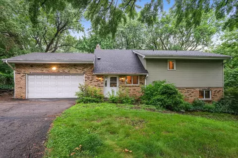 2252 Highway 36 W, Roseville, MN 55113