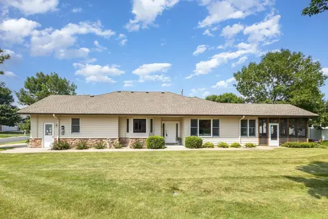 1110 Village St SE, New Prague, MN 56071
