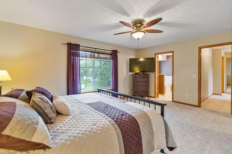 Bedroom - 1514 Sun Bird Ln, Faribault, MN 55021 photo 2 of 10