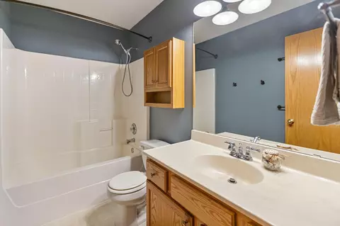 Bath - 1514 Sun Bird Ln, Faribault, MN 55021 photo 4 of 4