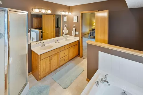Bath - 1514 Sun Bird Ln, Faribault, MN 55021 photo 3 of 4