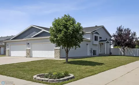 4405 47th St S, Fargo, ND 58104
