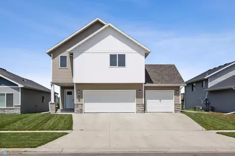 1247 Jill Dr W, West Fargo, ND 58078