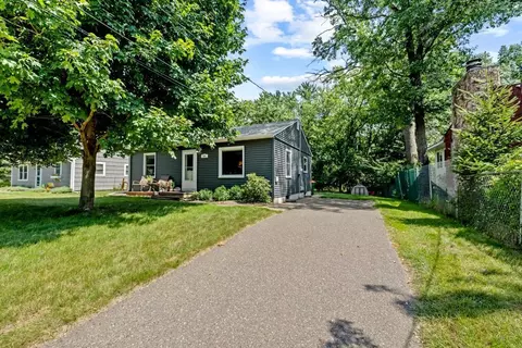 280 Warner Ave N, Mahtomedi, MN 55115