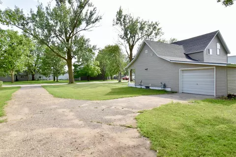 435 Clark St W, Eagle Bend, MN 56446 photo 4
