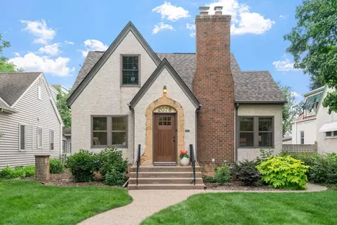 2078 Highland Pkwy, Saint Paul, MN 55116