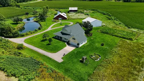 10229 County 4, Houston, MN 55943