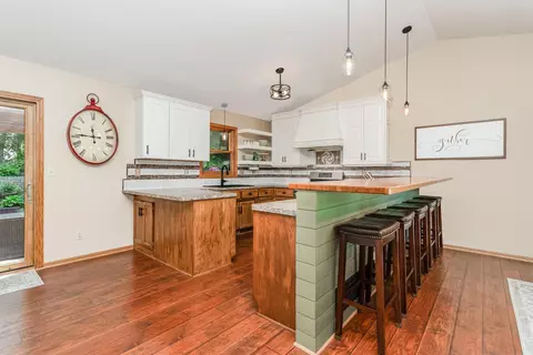 992 Ferndale St S, Maplewood, MN 55119